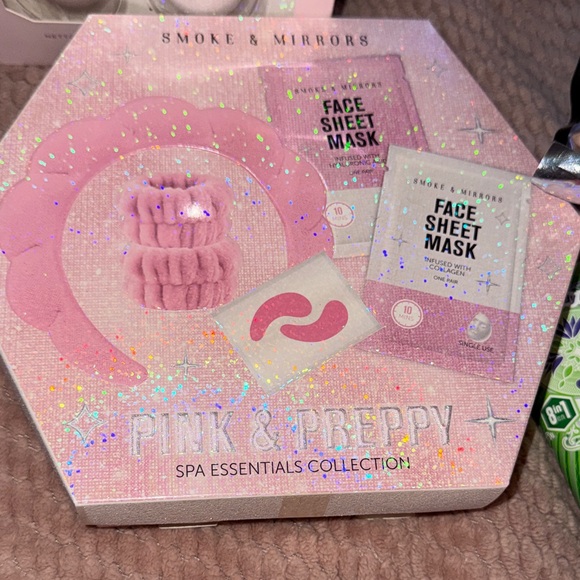 Beauty and Skincare Bundle with Sponges and Masks - Picture 7 of 8